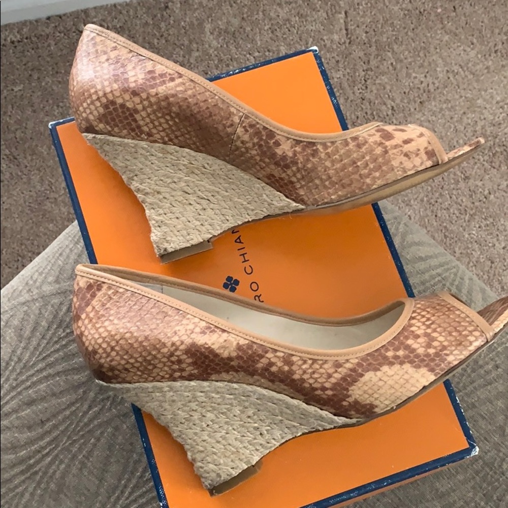 Shoes - Picture 3 of 4